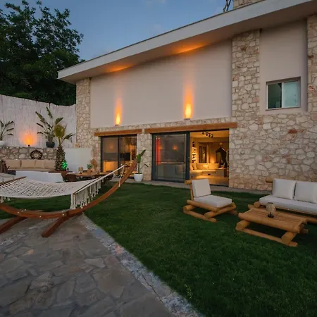 Lada Slav Exclusive Faralya