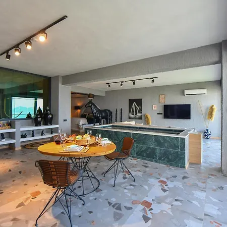 Lada Slav Exclusive Hotel *