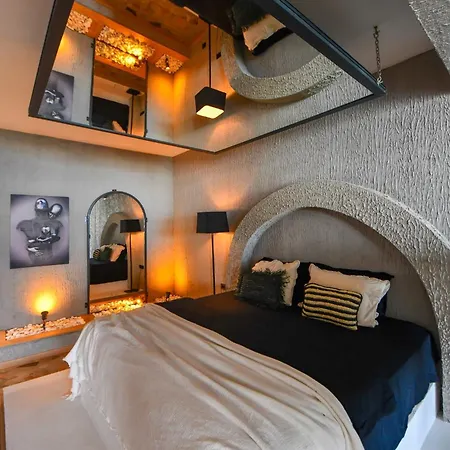 Lada Slav Exclusive Hotel *