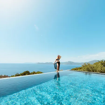 Lada Slav Exclusive Hotel *