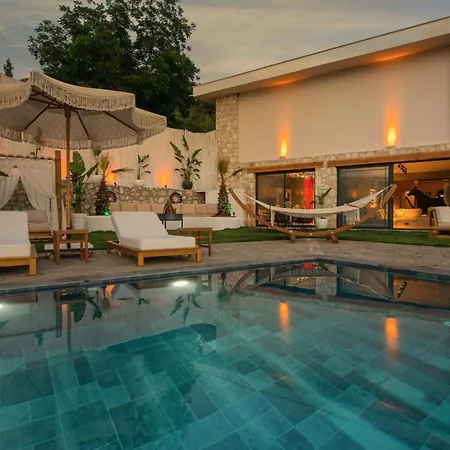 Lada Slav Exclusive Faralya